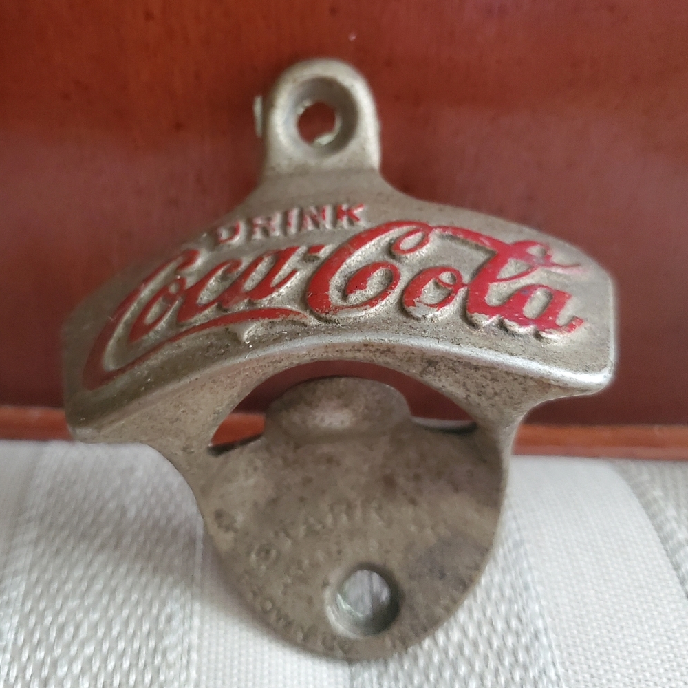 1943❤️🖤coca cola opener